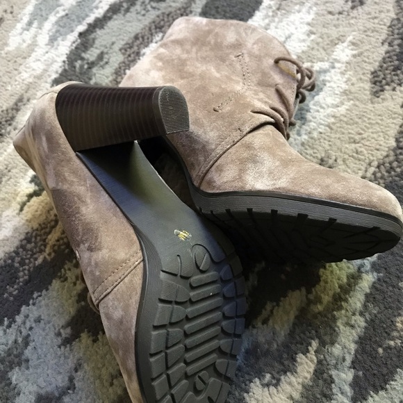 Short booties perfect for winter. - Picture 5 of 6